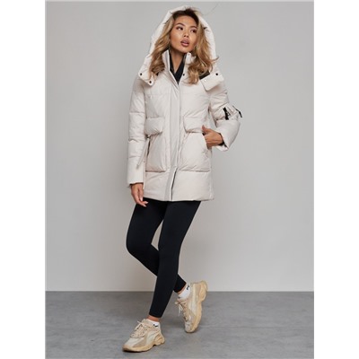 Зимняя женская куртка модная с капюшоном бежевого цвета 589827B