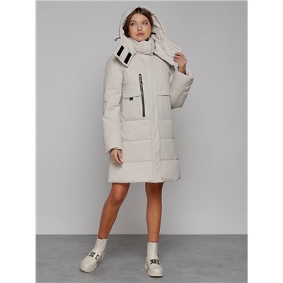 Пальто утепленное с капюшоном зимнее женское бежевого цвета 52426B