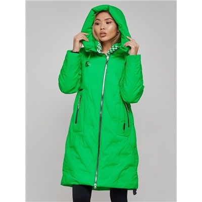 Пальто утепленное молодежное зимнее женское зеленого цвета 59121Z