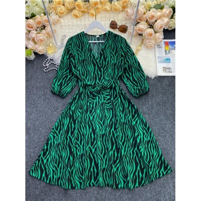 Платье Size Plus зебра на запах зеленое M29 03.24
